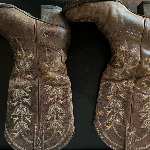 Ariat Brown Leather Boots with Textured Finish - Picture 6 of 7